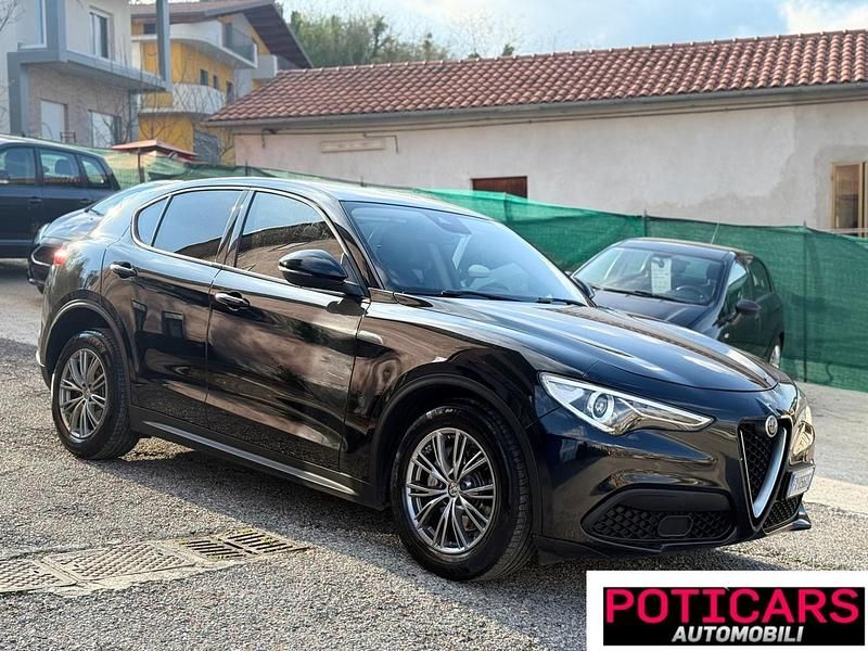 Begagnad Alfa Romeo Stelvio Business 160 HK (117 kW) 2019 Svart SUV