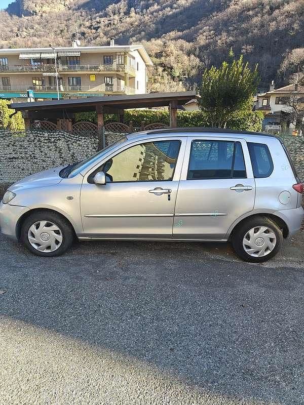 Usata Mazda 2 68 CV (50 kW) 2003 Argento Monovolume
