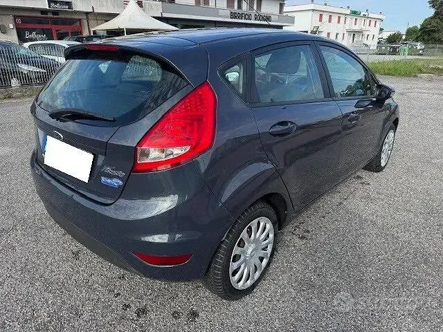 Usata Ford Fiesta 60 CV (44 kW) 2011 Grigio Berlina