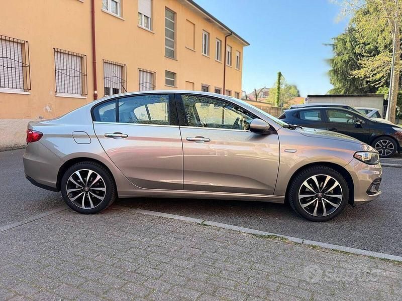 Usata Fiat Tipo Easy 120 CV (88 kW) 2018 Bronzo Berlina