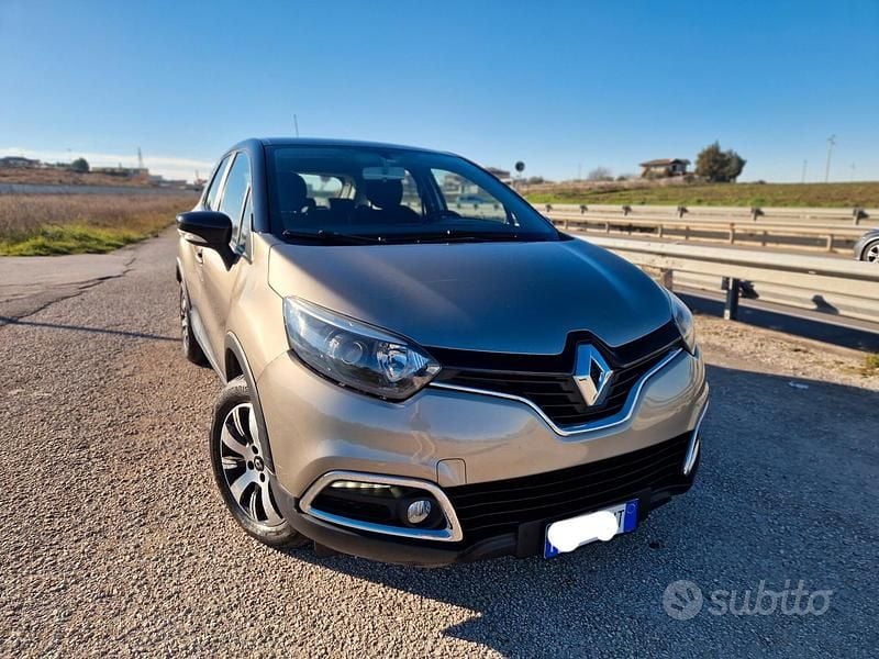 Usata Renault Captur Intens 90 CV (66 kW) 2017 Beige SUV