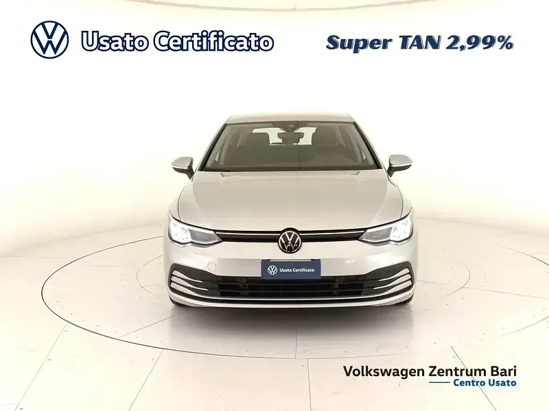Usata VW Golf VIII Life 116 CV (85 kW) 2024 Argento Berlina