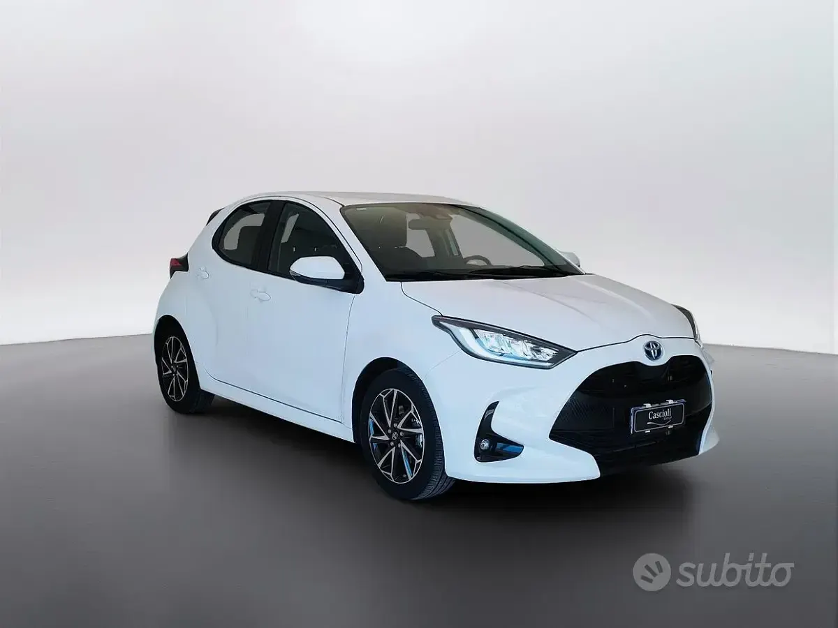 Usata Toyota Yaris Trend 92 CV (67 kW) 2022 Bianco Utilitaria