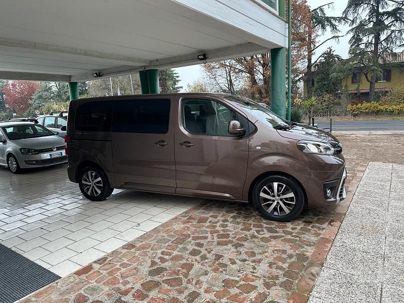 Usata Toyota Proace Verso Executive 144 CV (105 kW) 2022 Marrone Station wagon