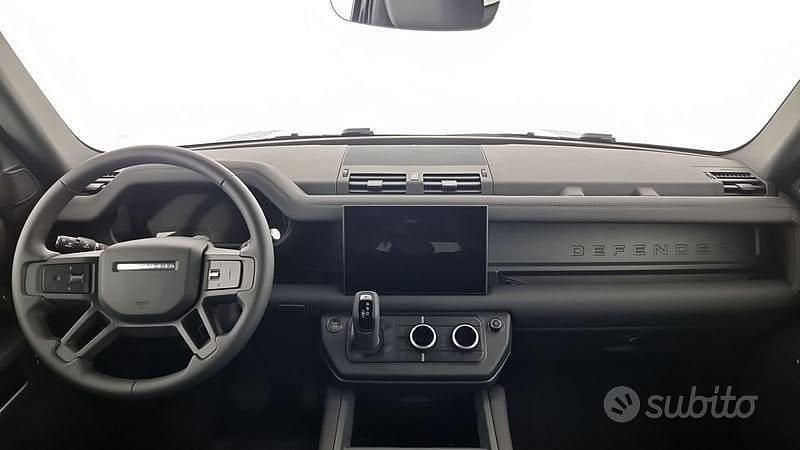 Usata Land Rover Defender SE Dynamic 200 CV (147 kW) 2025 Nero SUV