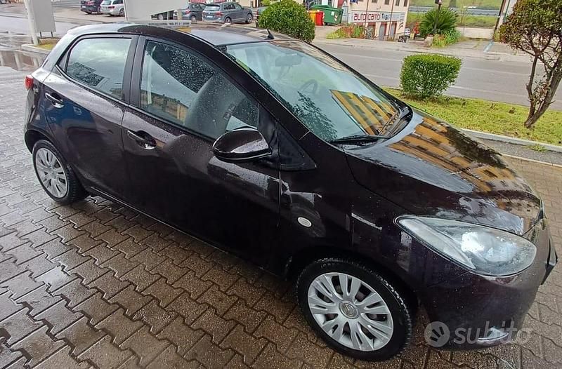 Usata Mazda 2 75 CV (55 kW) 2009 Nero Utilitaria