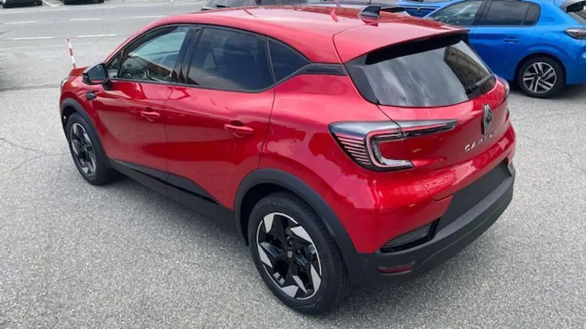 Nuova Renault Captur Techno 120 CV (88 kW) 2026 Rosso SUV