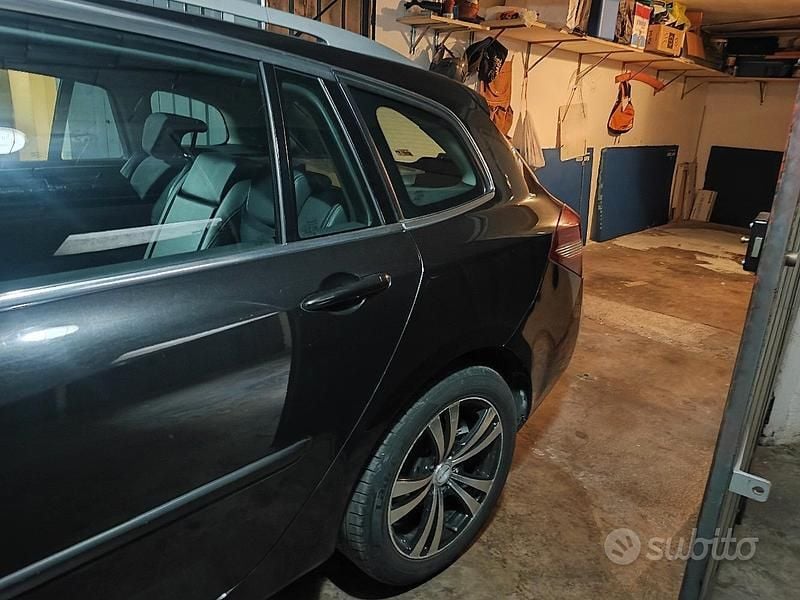 Usata Renault Laguna III 150 CV (110 kW) 2011 Nero Station wagon