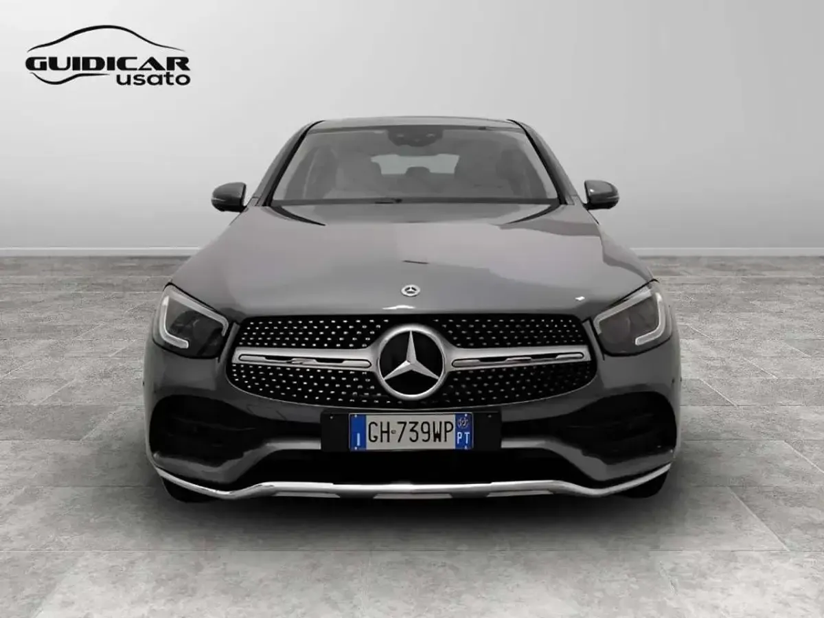 Käytetty Mercedes GLC300e Premium Plus 306 HP (225 kW) 2022 Harmaa Coupe - kaksiovinen