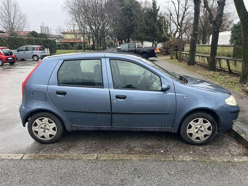 Usata Fiat Punto 60 CV (44 kW) 2004 Blu/azzurro Utilitaria