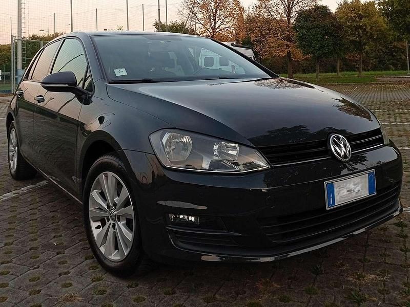 Grigio uranio Usata 2016 VW Golf VII Comfortline Tre volumi | 13.500 € (Buon prezzo) - Immagine 1/4