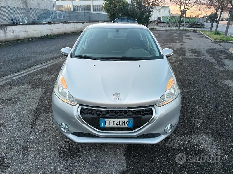 Usata Peugeot 208 82 CV (60 kW) 2014 Grigio Utilitaria