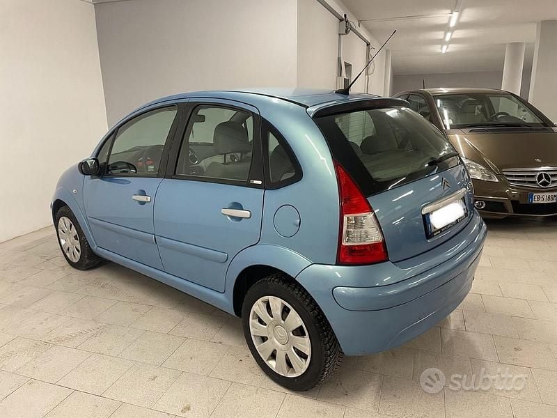 Begagnad Citroën C3 Exclusive 70 HK (51 kW) 2007 Blå Sedan
