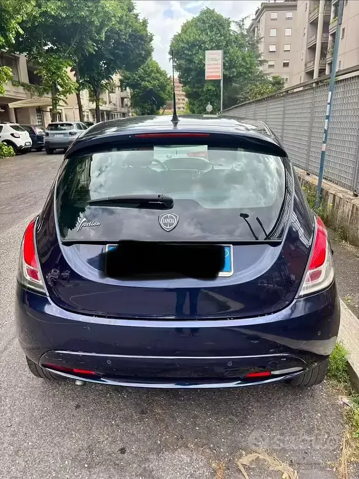 Usata Lancia Ypsilon 69 CV (50 kW) 2016 Blu Utilitaria