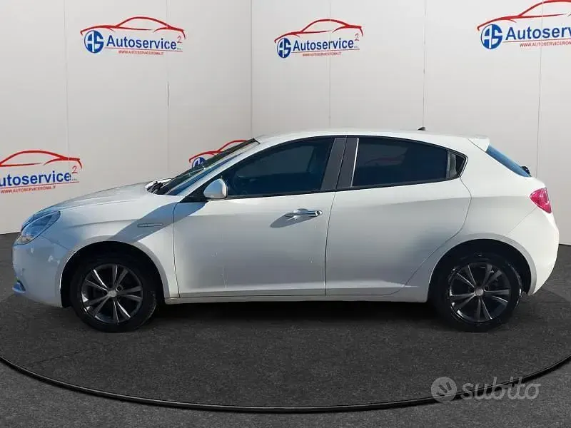 Occasion Alfa Romeo Giulietta Distinctive 120 ch (88 kW) 2014 Blanc Citadine
