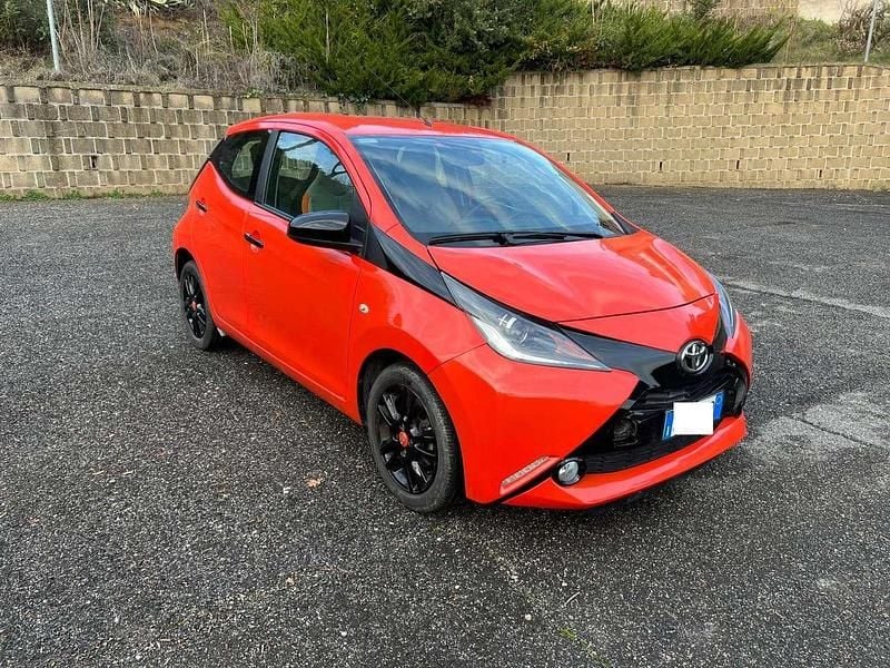 Arancione Usata 2014 Toyota Aygo X-cite Due volumi | 6700 € (Buon prezzo) - Immagine 1/4