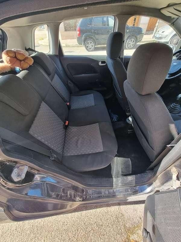 Usata Ford Fiesta Ambiente 75 CV (55 kW) 2004 Utilitaria