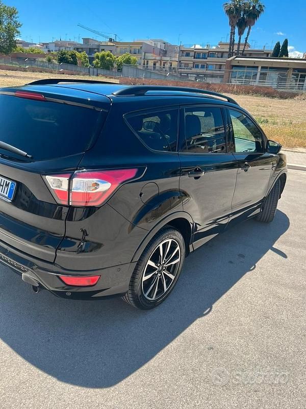 Usata Ford Kuga ST-Line 150 CV (110 kW) 2017 Nero SUV