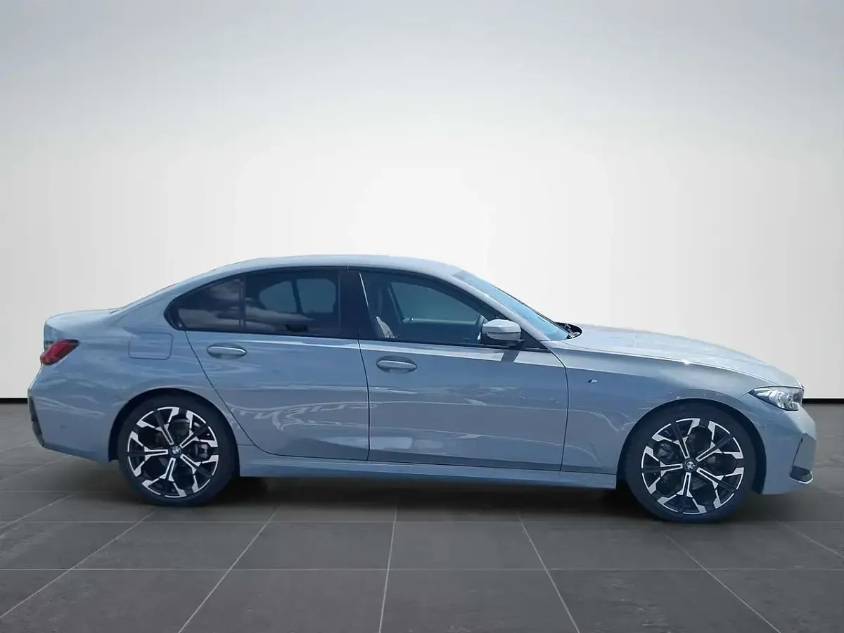 Nuova BMW 320 190 CV (139 kW) 2026 Brooklyn grey metallic Berlina