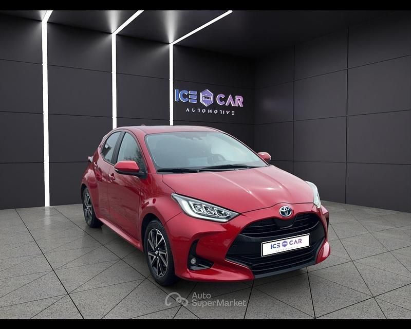 Usata Toyota Yaris Hybrid Lounge 92 CV (67 kW) 2023 Rosso Berlina