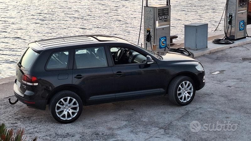 Nero Usata 2009 VW Touareg SUV | 6000 € (Ottimo prezzo) - Immagine 1/4