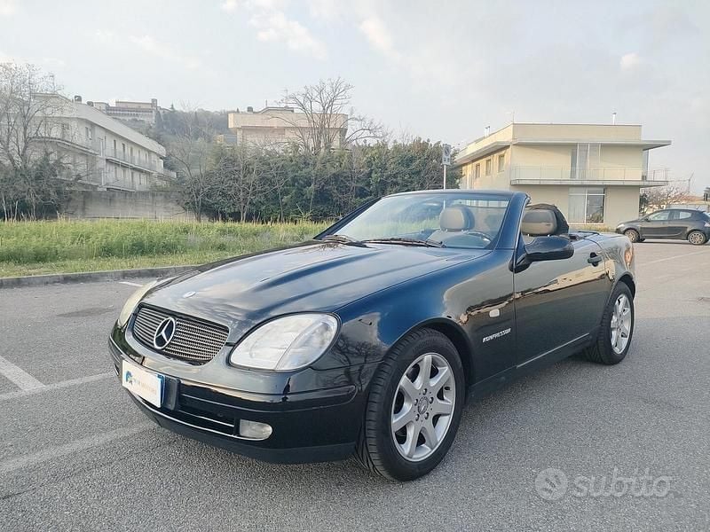 Usata Mercedes SLK230 193 CV (141 kW) 1999 Nero Cabrio
