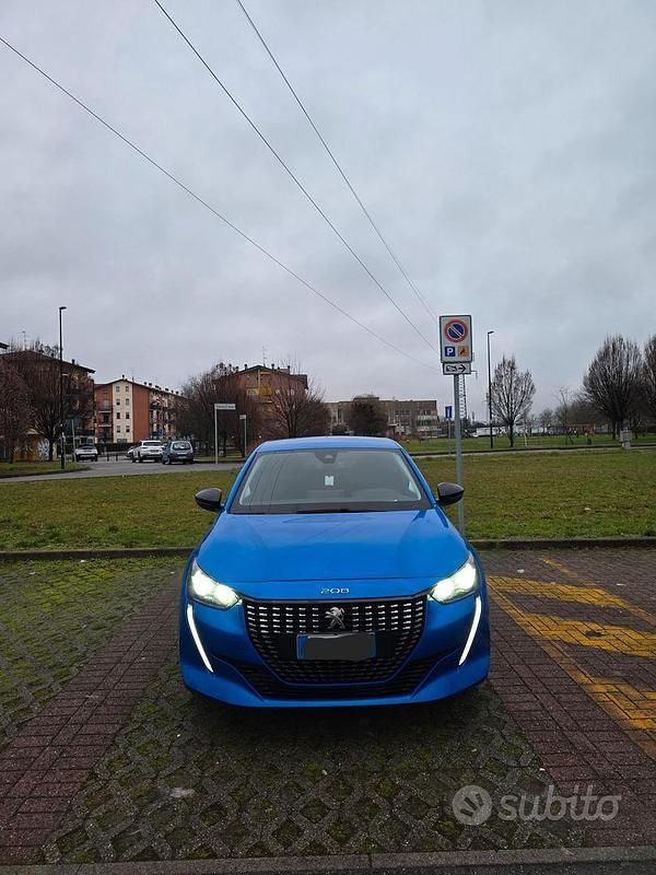 Usata Peugeot 208 Allure 75 CV (55 kW) 2021 Blu Utilitaria