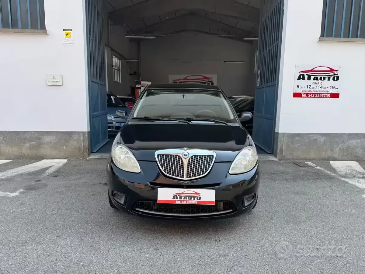 Usata Lancia Ypsilon 60 CV (44 kW) 2006 Nero Utilitaria