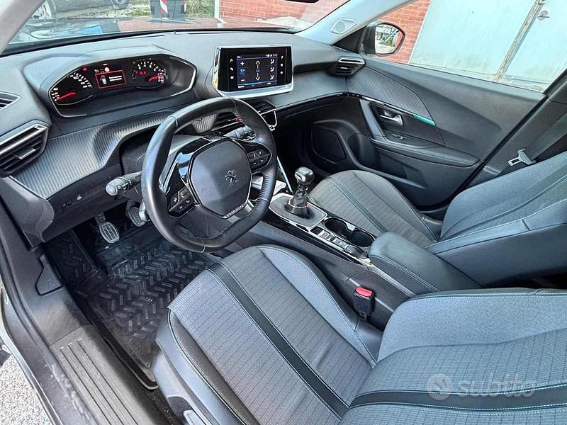 Usata Peugeot 2008 Allure 110 CV (80 kW) 2021 Grigio SUV