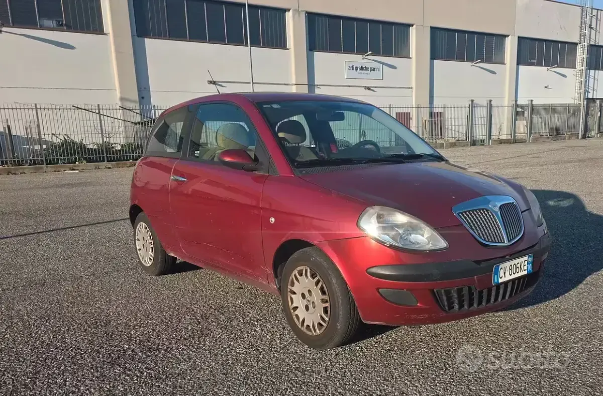 Usata Lancia Ypsilon 60 CV (44 kW) 2005 Rosso Utilitaria