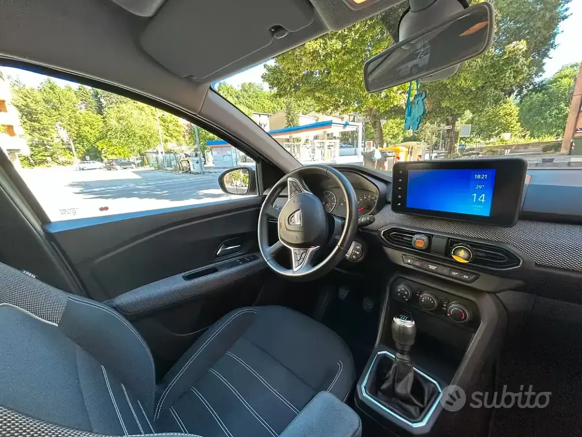 Usata Dacia Sandero Comfort 101 CV (74 kW) 2021 Grigio Berlina