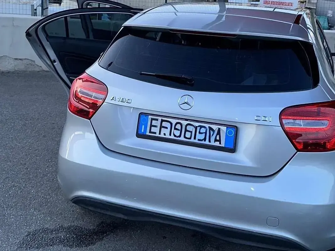 Usata Mercedes A180 Premium 109 CV (80 kW) 2013 Grigio Utilitaria