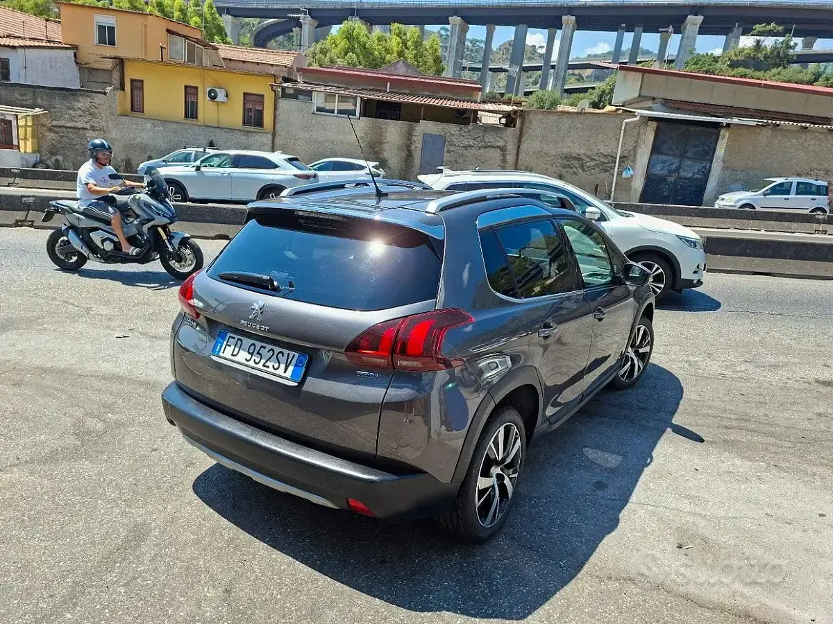 Usata Peugeot 2008 99 CV (72 kW) 2016 Bluazzurro SUV