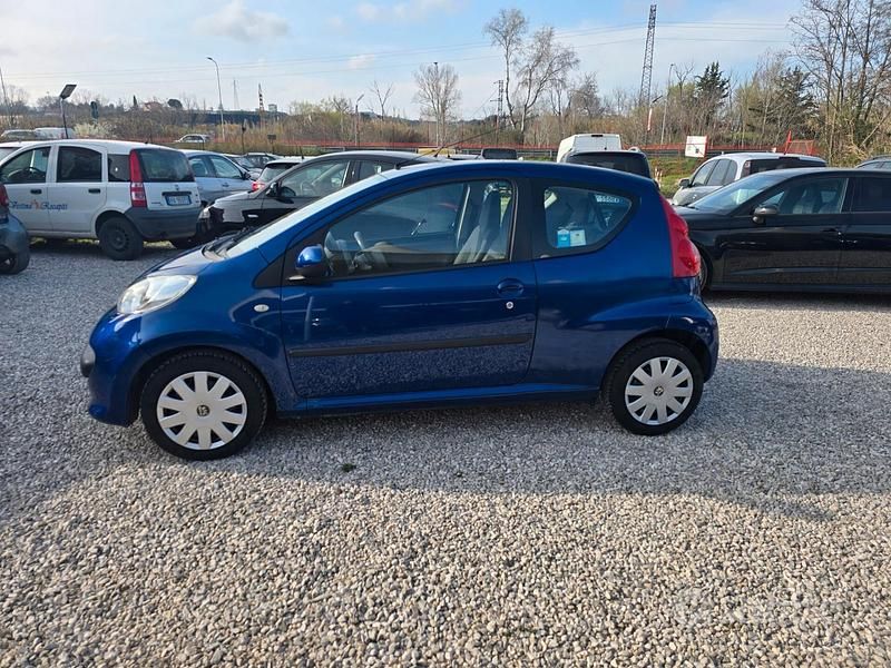 Usata Peugeot 107 68 CV (50 kW) 2006 Blu Utilitaria
