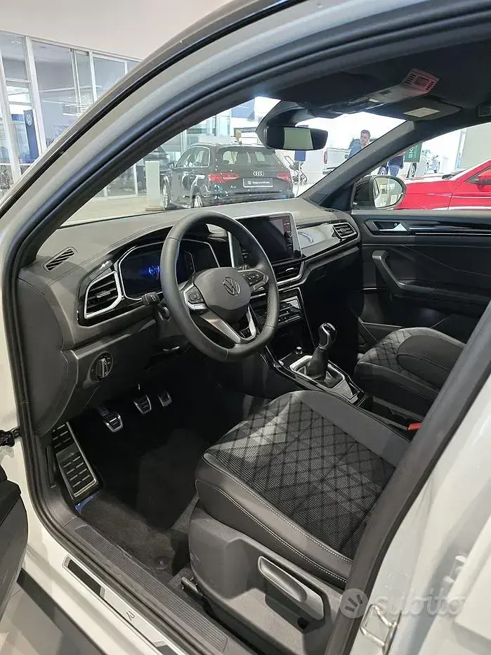 Usata VW T-Roc R-line 116 CV (85 kW) 2024 Bianco SUV