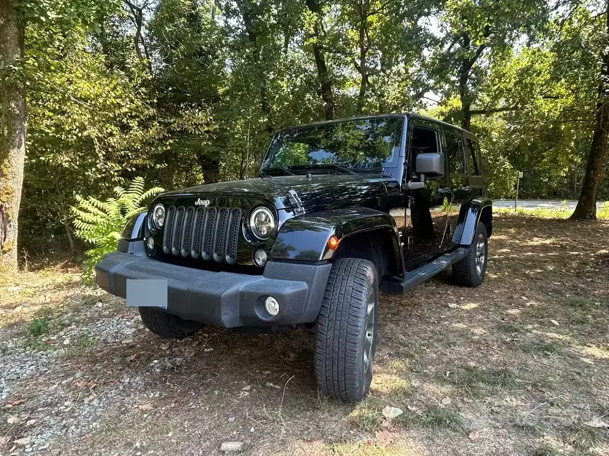 Usata Jeep Wrangler Sahara 200 CV (147 kW) 2013 Nero SUV