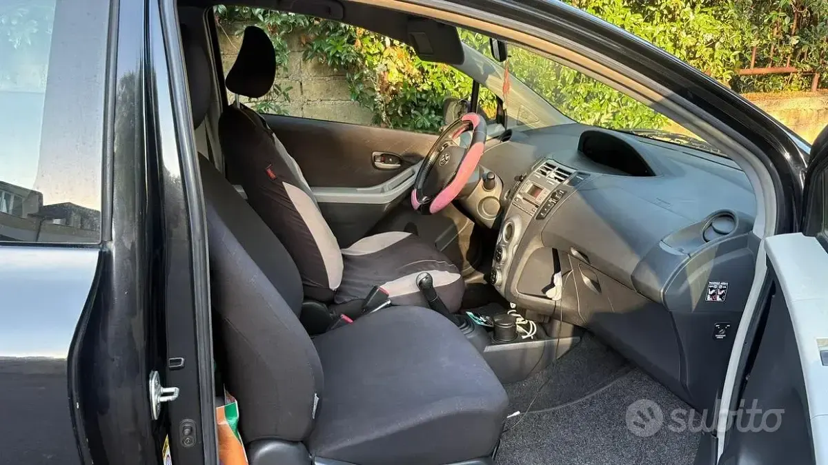 Usata Toyota Yaris 69 CV (50 kW) 2006 Nero Utilitaria