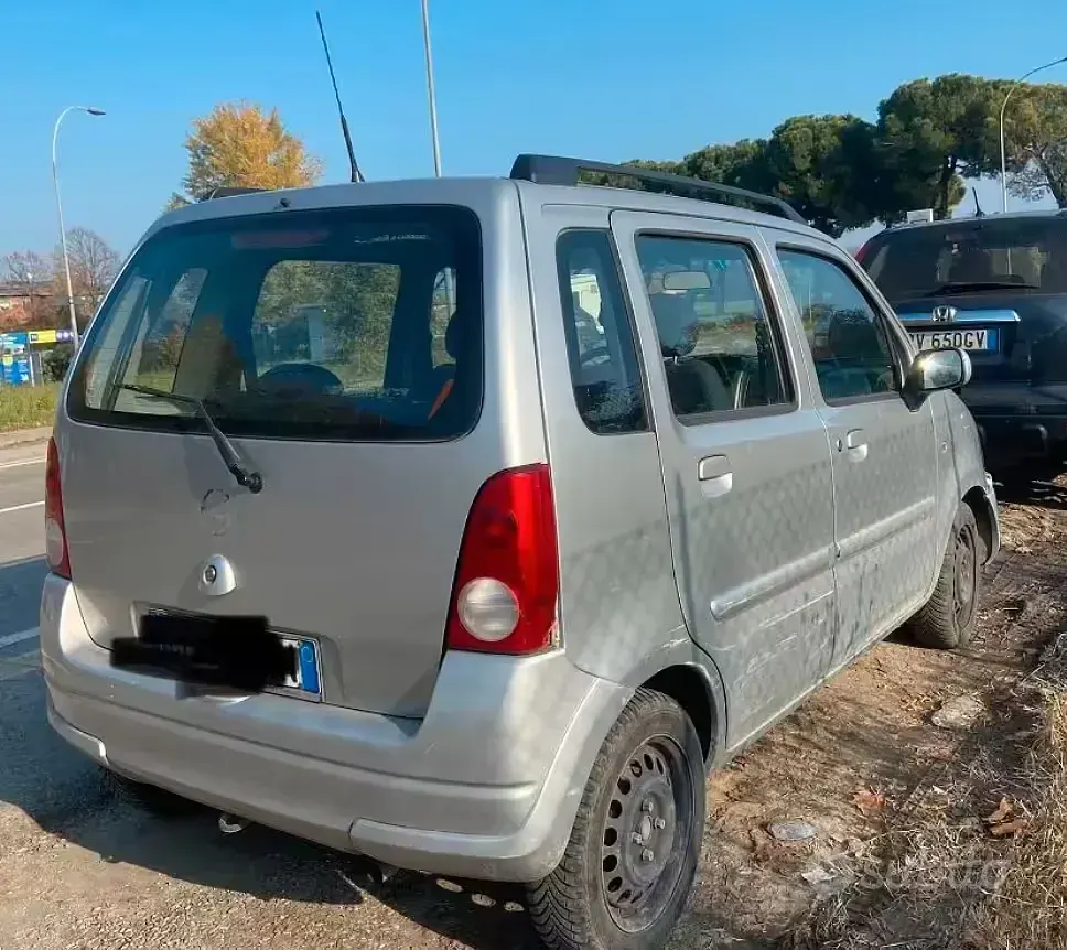 Usata Opel Agila 80 CV (58 kW) 2004 Grigio Monovolume