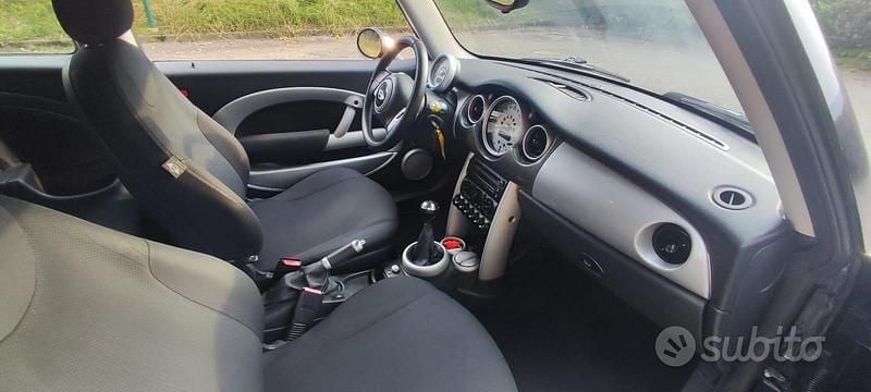 Nero Usata 2005 Mini Cooper Due volumi | 2500 € (Buon prezzo) - Immagine 1/4