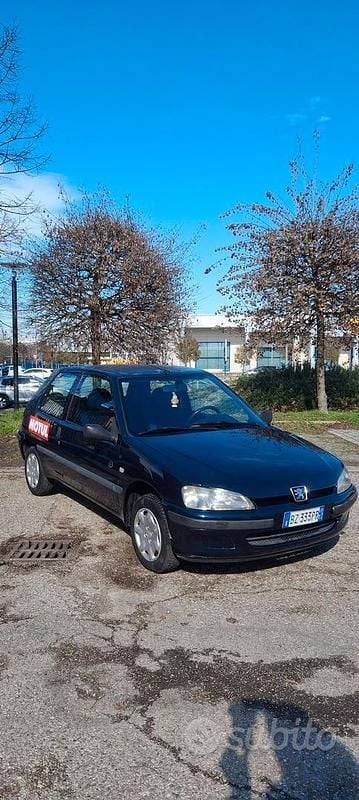 Usata Peugeot 106 2002 Blu Utilitaria