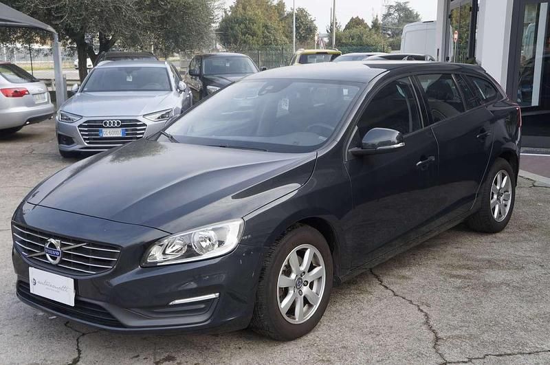 Usata Volvo V60 Momentum 114 CV (83 kW) 2014 Blu/azzurro Station wagon