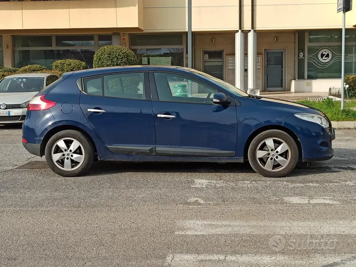 Usata Renault Mégane Dynamique 110 CV (80 kW) 2010 Blu Berlina