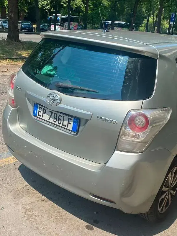 Usata Toyota Verso Active 132 CV (97 kW) 2012 Argento Monovolume