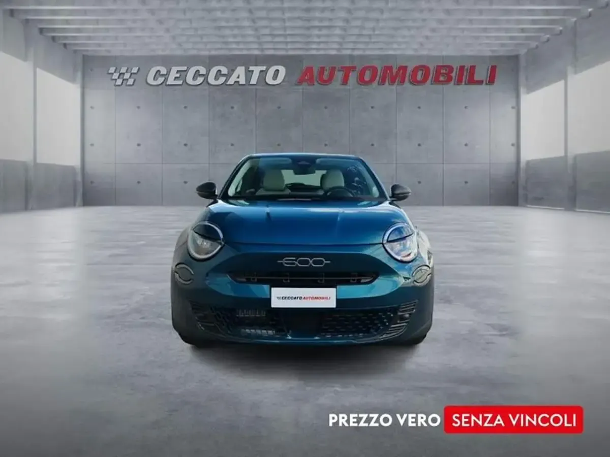 Nuova Fiat 600 Pop 110 CV (80 kW) 2026 Verde SUV