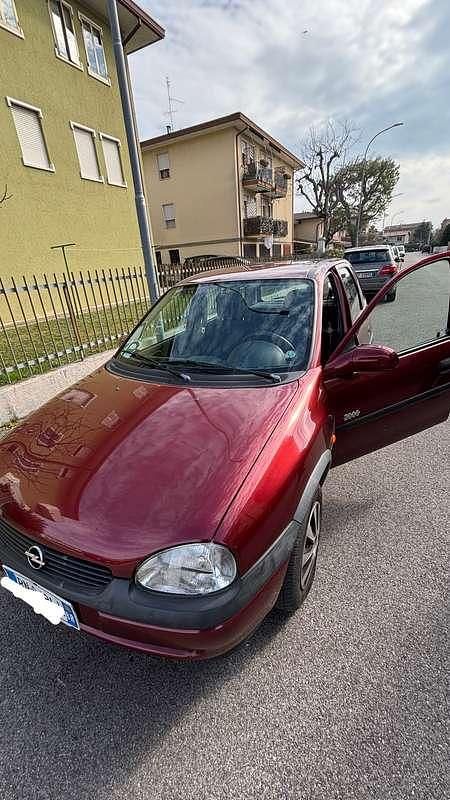 Usata Opel Corsa 54 CV (39 kW) 2000 Rosso Berlina