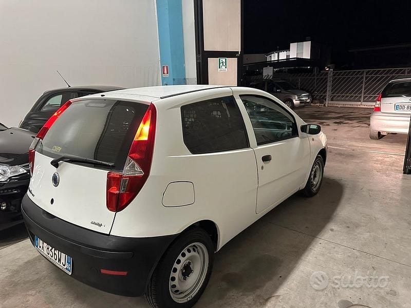 Bianco Usata 2005 Fiat Punto Active Furgone | 1650 € (Buon prezzo) - Immagine 1/4
