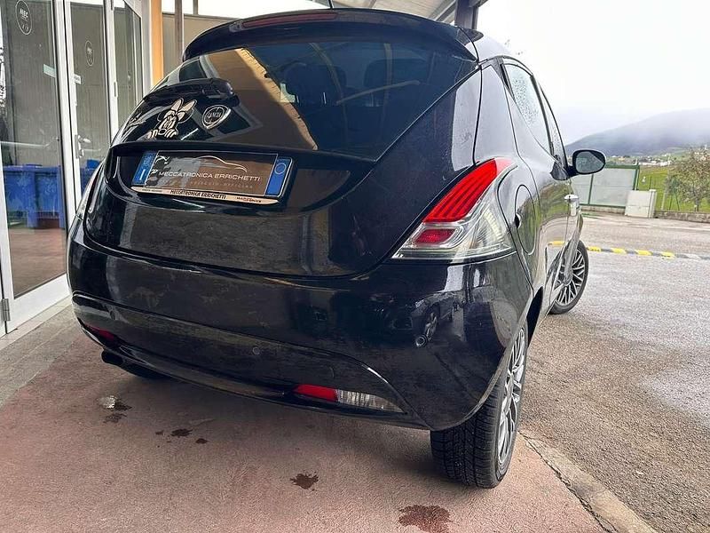 Usata Lancia Ypsilon Platinum 69 CV (50 kW) 2016 Nero Utilitaria