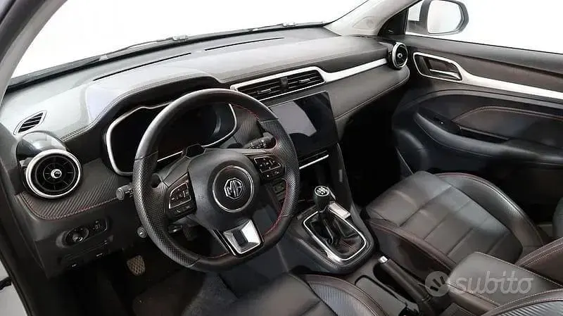 Usata MG ZS Luxury 106 CV (77 kW) 2024 Bianco SUV
