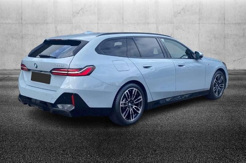 Usata BMW 520 M Sport 197 CV (144 kW) 2024 Grigio metallizzato Station wagon