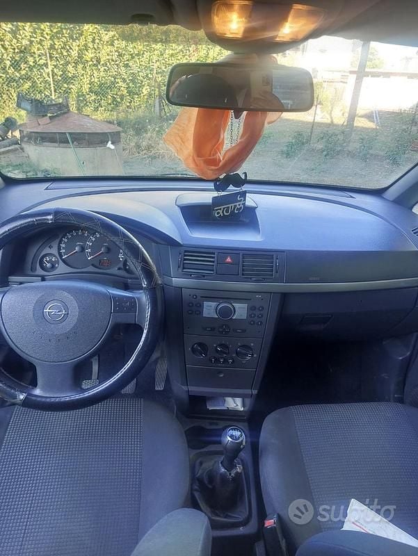 Usata Opel Meriva 100 CV (73 kW) 2009 Grigio Monovolume